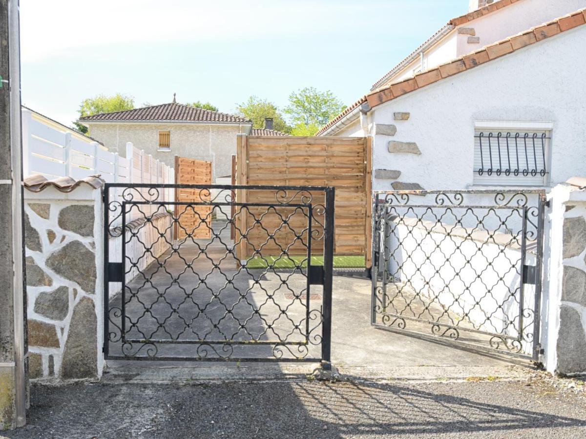 Apartmán T2 - 28M2 Avec Cour Et Stationnement, Wifi Et Linge Fournis Angoulême Exteriér fotografie